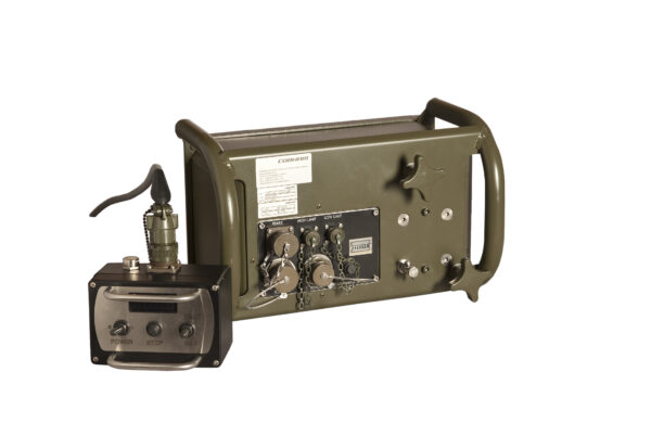 Mastsystem VPU 24 V power control unit for the EXB telescopic mast, with wired remote controller featuring POWER, STOP, HAUT and BAS function buttons.